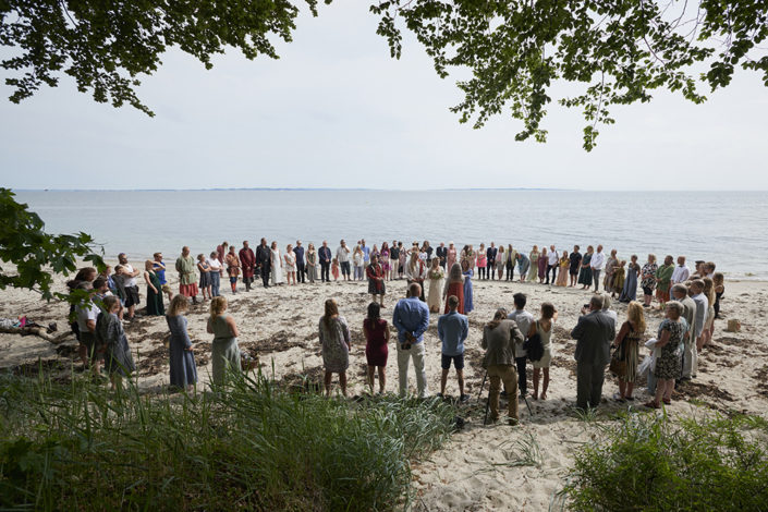 Bryllupsfotografi vikingebryllup på strand
